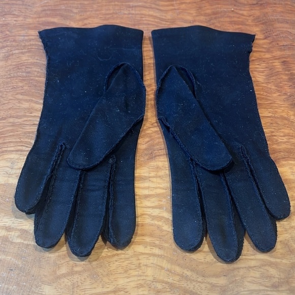Black Fabric Beaded 9” Size Small Vintage Gloves - Picture 3 of 7